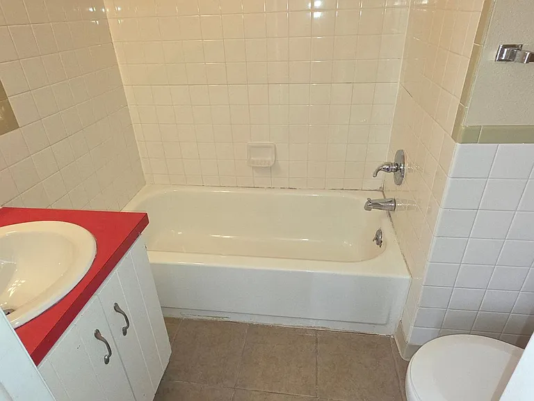 2542 S Regina Ave — Photo 2