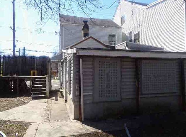 2nd image of 24 Hillman St