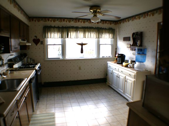Spacious kitchen