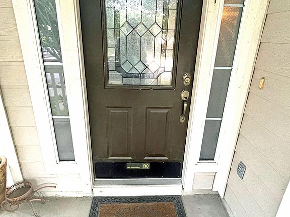 3rd image of 417 N Cascades Ave APT 2