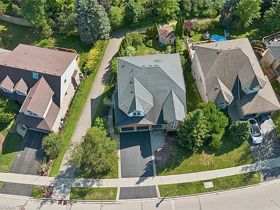 3rd image of 32 Pine Ridge Dr