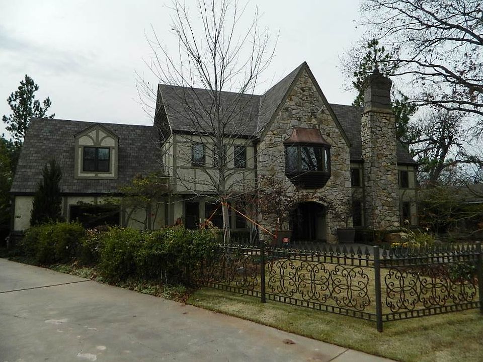2nd image of 723 NW Heinzwood Cir