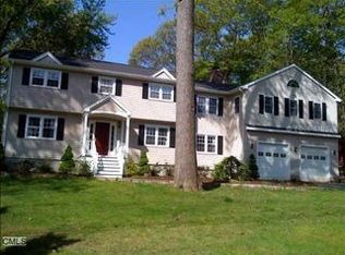 123 Saxonwood Rd, Fairfield, CT 06825