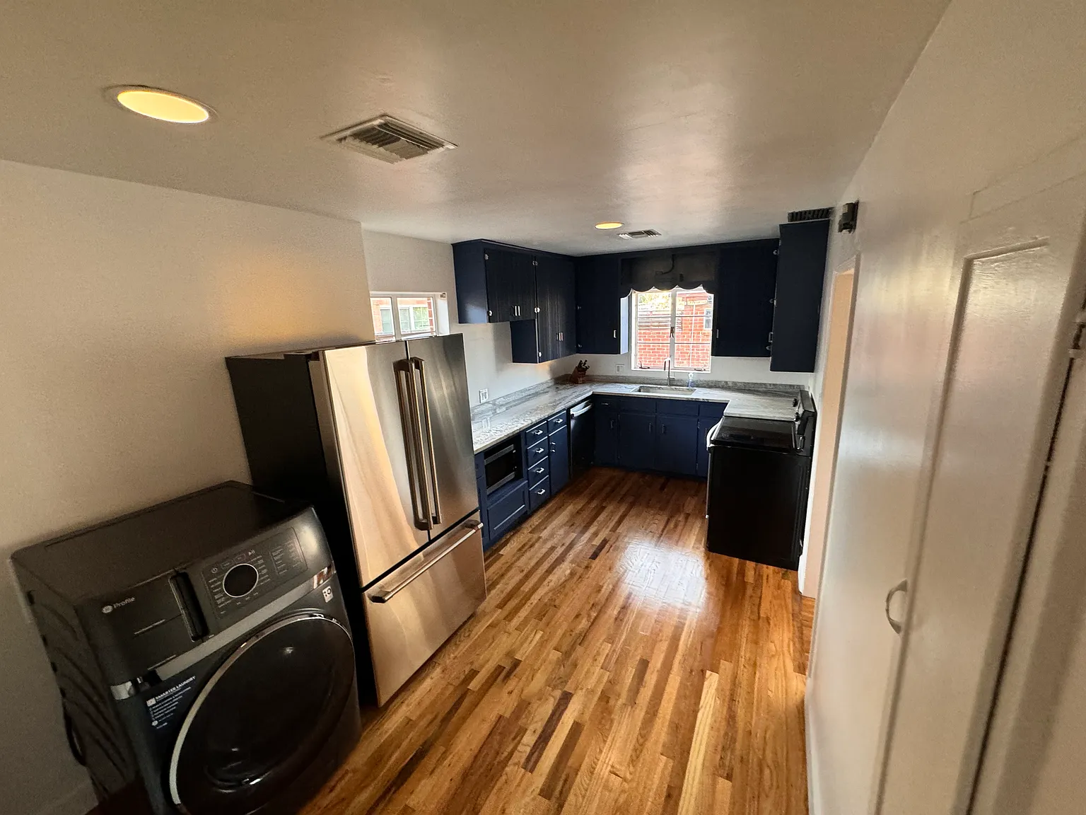 2 bed, 1310 sqft, $2,500 — Photo 3