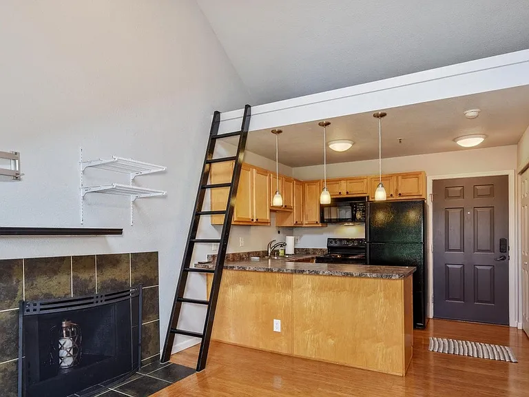 1405 Broadway #403 — Photo 3