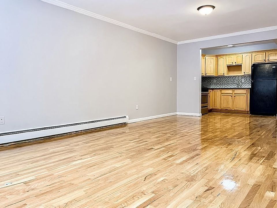 1st image of 543 Hancock St #1