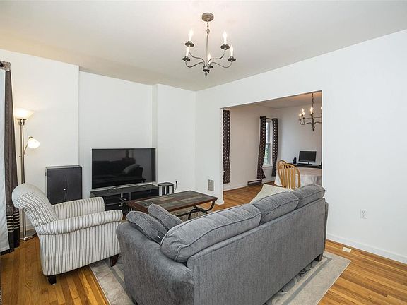 3rd image of 6422 Wanda Ave