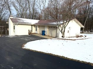 1294 Carmont Dr, Meadville, PA 16335