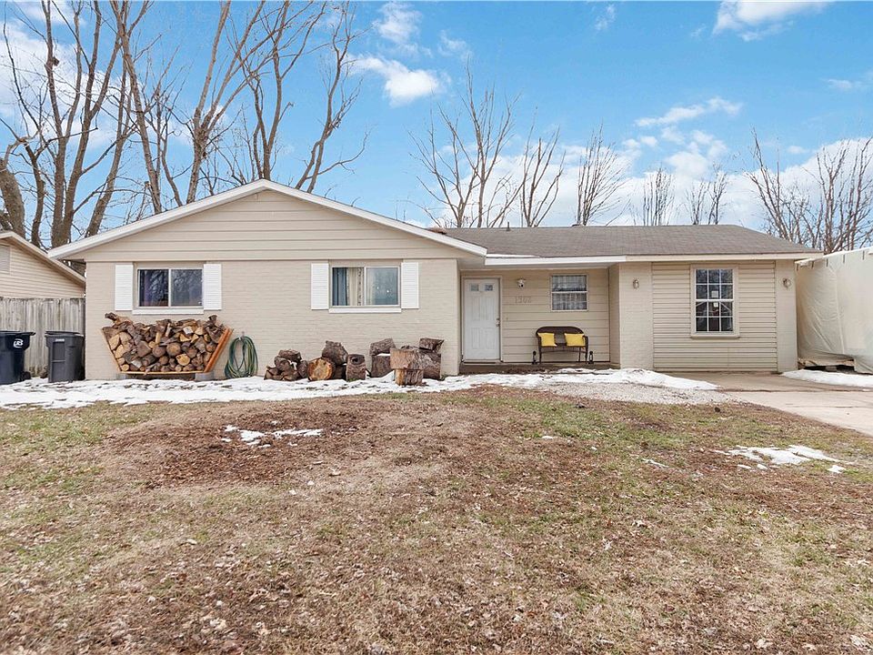 1st image of 1302 W Acorn Dr