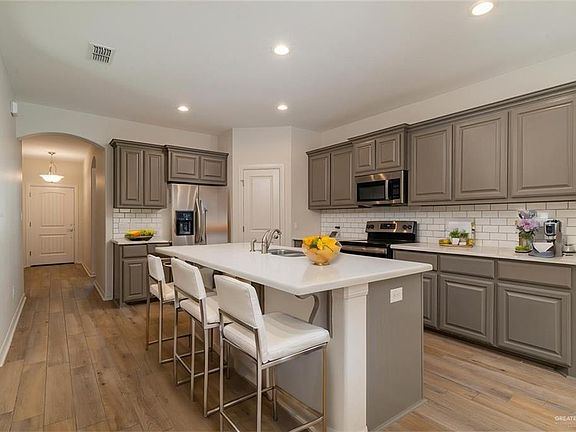 3rd image of 1326 E Sonador Dr S