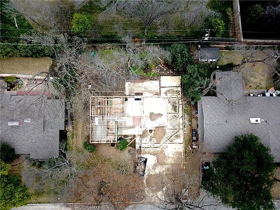 2nd image of 2709 Harlanwood Dr