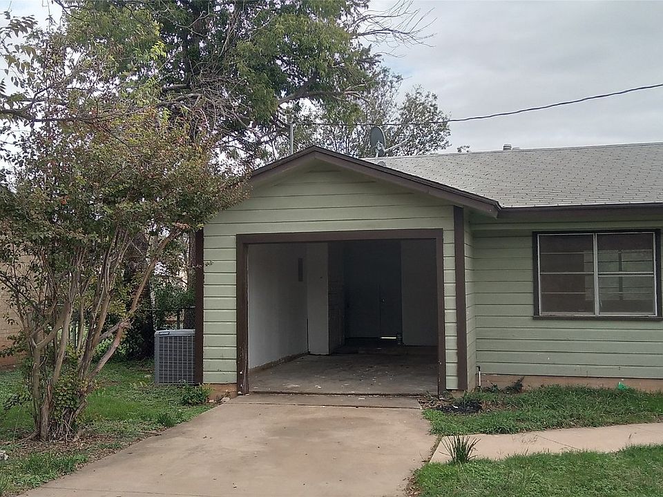 515 Dallas St, Coleman, TX 76834 | MLS #20475229 | Zillow