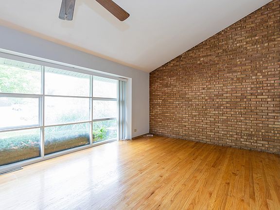 3rd image of 918 N Milwaukee Ave APT D