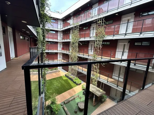 1496 Charlotte Rd, North Vancouver, BC