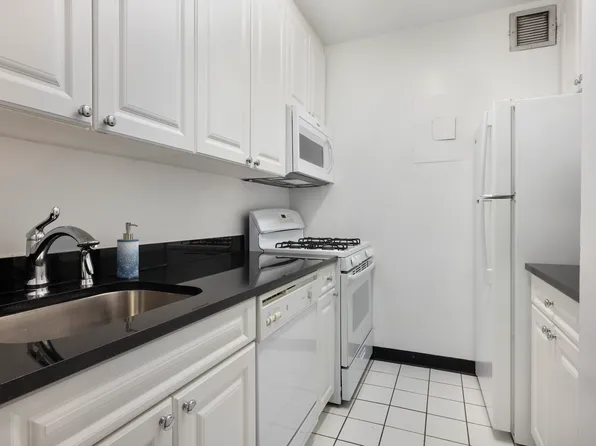 230 West 55th Street image 4 of 11