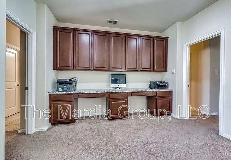7340 Beranger Dr — Photo 8