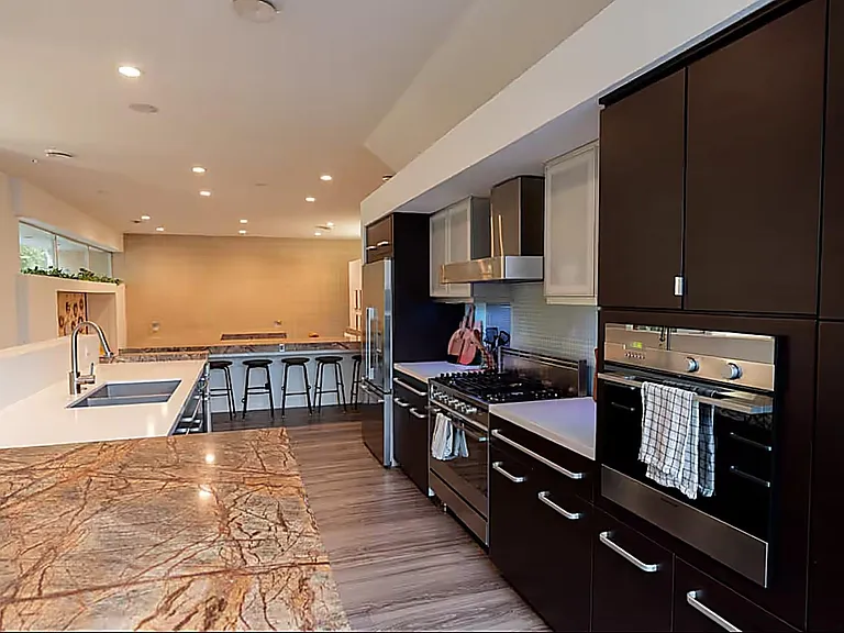 4904 S Shepherd Dr — Photo 16