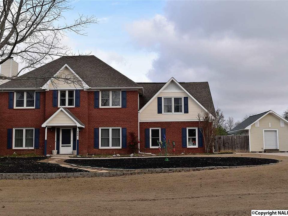 1st image of 114 Golden Oak Dr