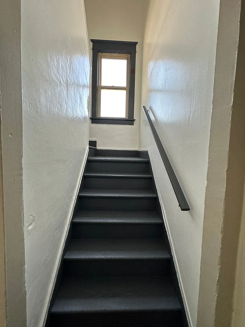 2128 Genesee St — Photo 2