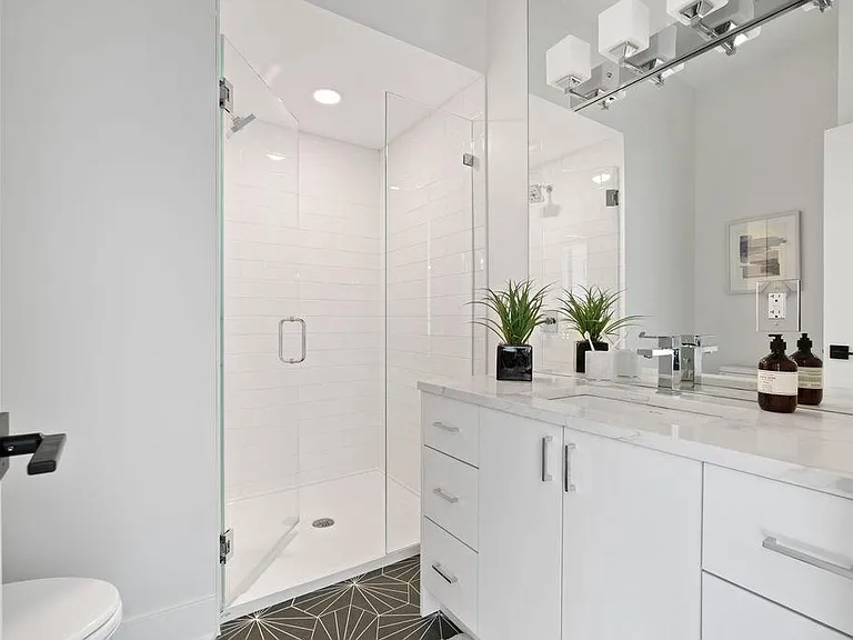 1752 N Sedgwick St #1 — Photo 8