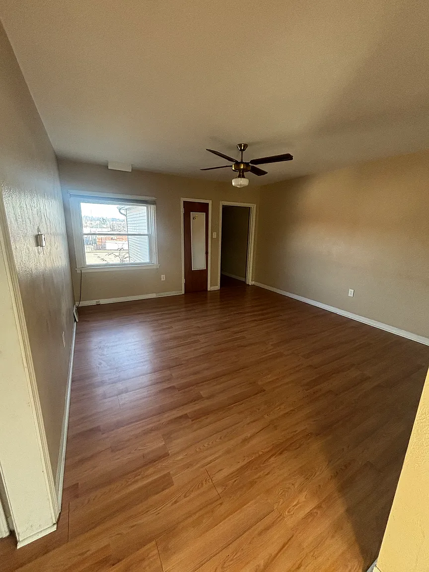 102 W McNutt St #B photo 1