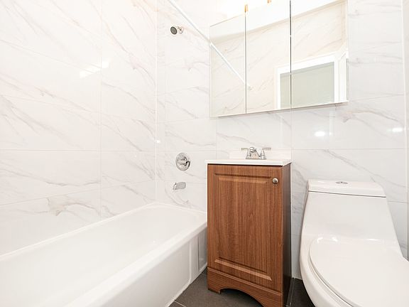 5th image of 222 E 56th St APT 5L