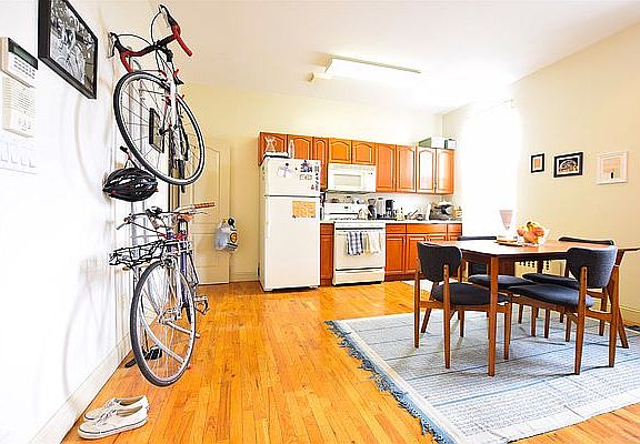 3rd image of 1439 Myrtle Ave #3B
