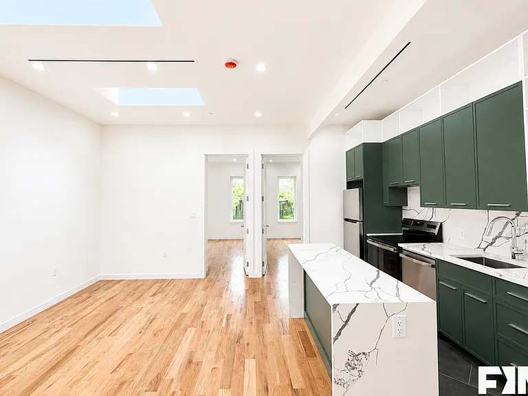 384 Chauncey St #3F — Photo 4