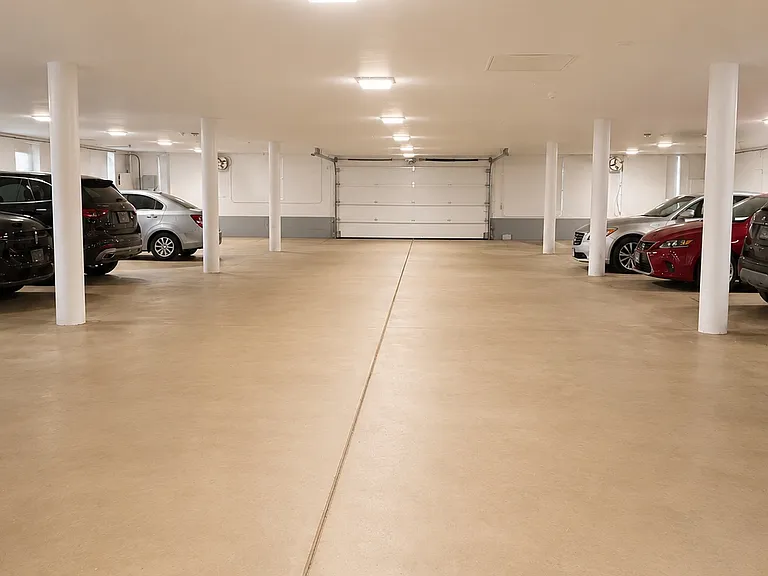 2500 Windsor Mall #1M — Photo 19
