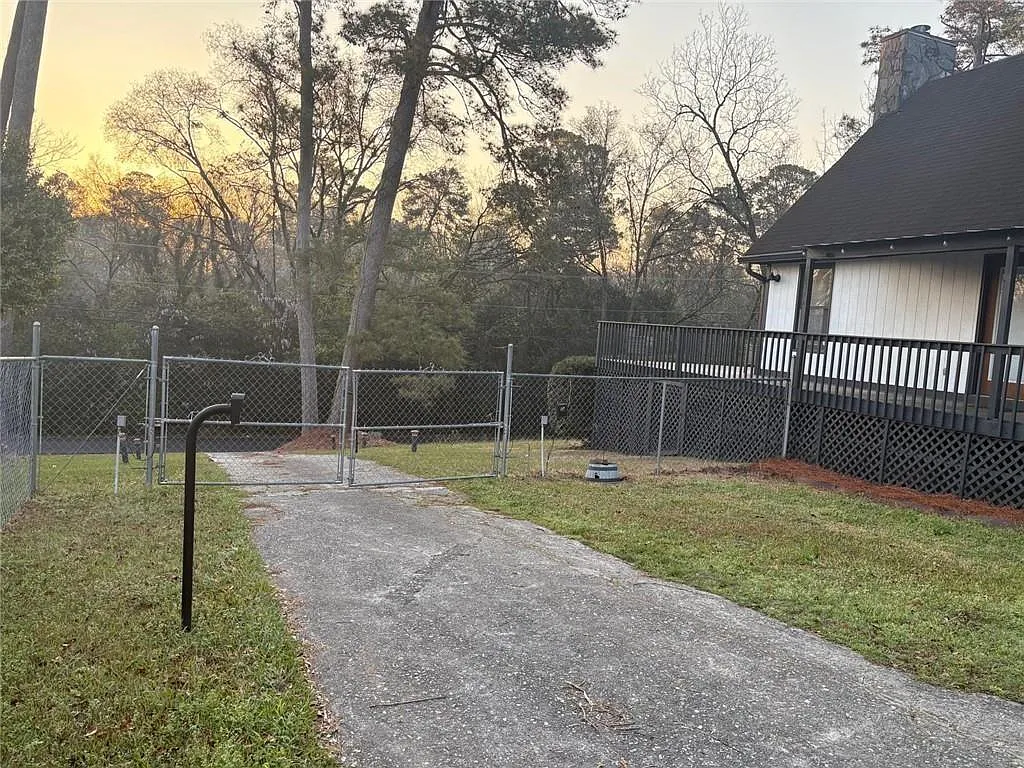 3 bed, 2.0 bath, 1380 sqft, $1,900 — Photo 3