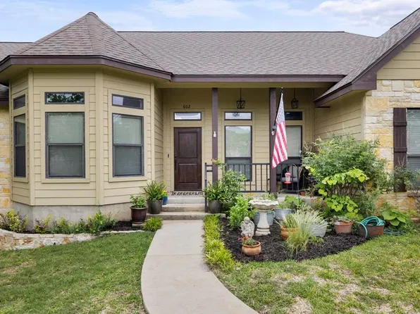 602 Persimmon Ct, Fredericksburg, TX 78624