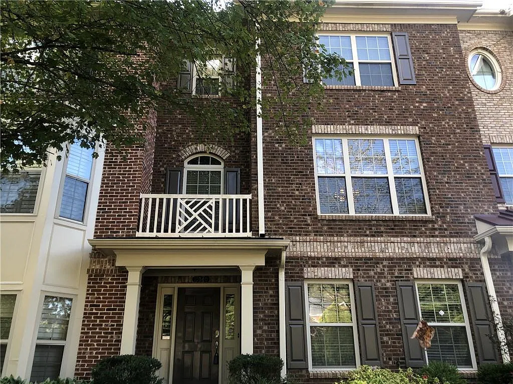 3 bed, 3.5 bath, 2481 sqft, $2,800 — Photo 2