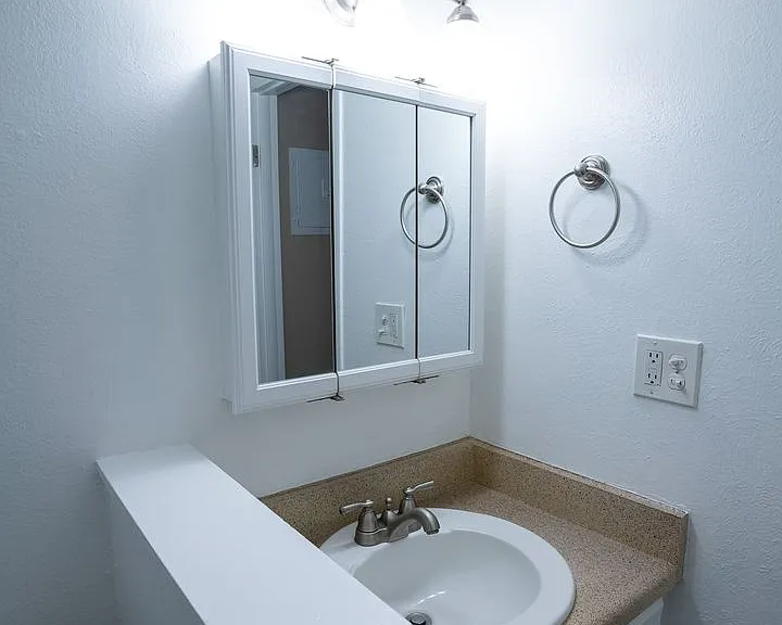 Prentice House Apartments — Photo 10