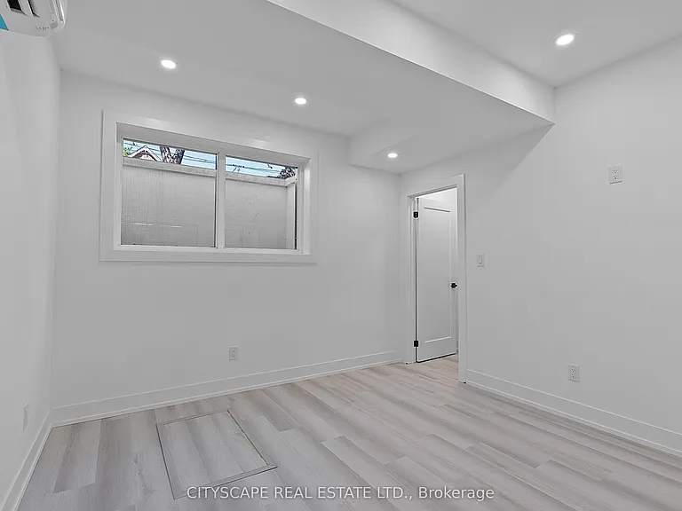 587 Oakwood Ave #1 — Photo 12