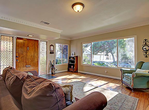 3rd image of 4134 Edgehill Dr