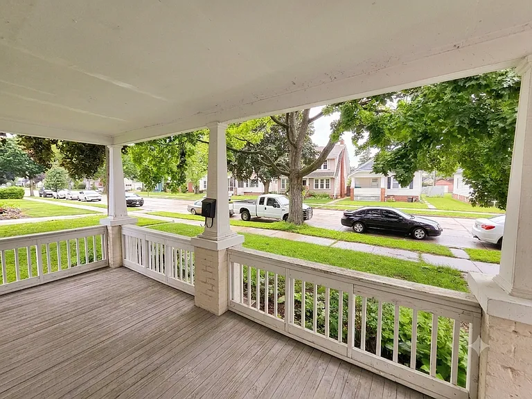 2204 Saint Clair St — Photo 23
