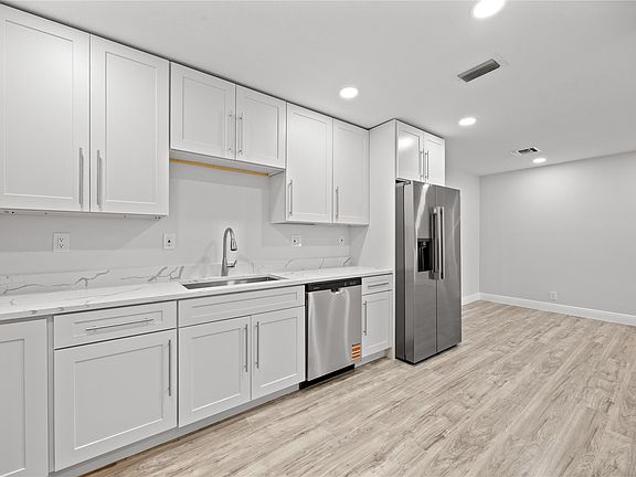 4th image of 6905 NW 76th Court