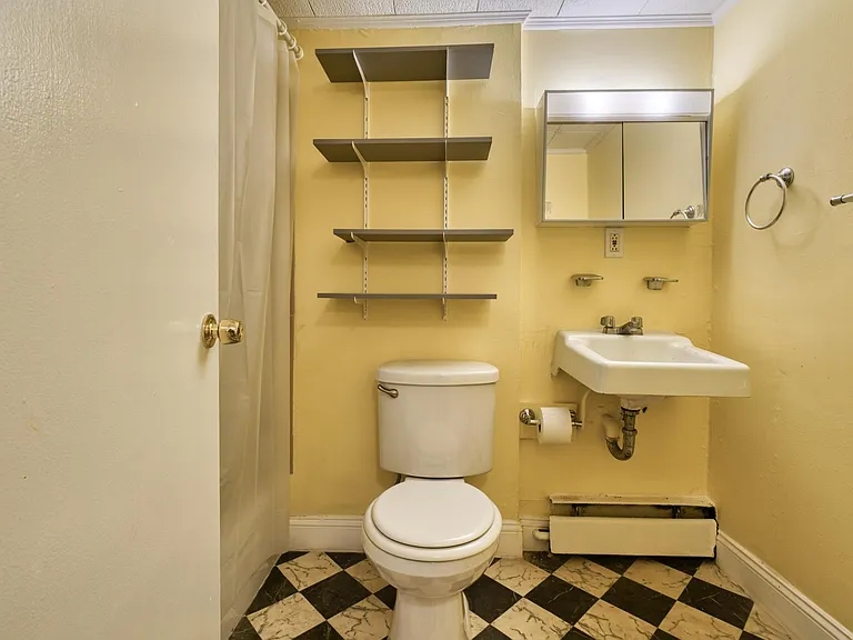 327 E University Pkwy #B — Photo 6