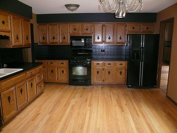 4th image of 8133 Elizabeth Ave