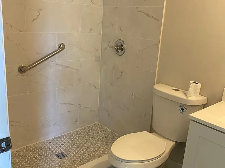 450 Palm Cir W #103 — Photo 9