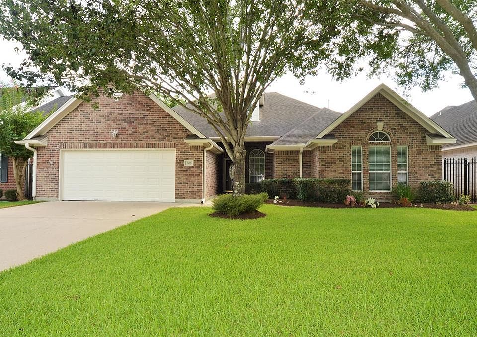 1st image of 305 Friends Knoll Ln