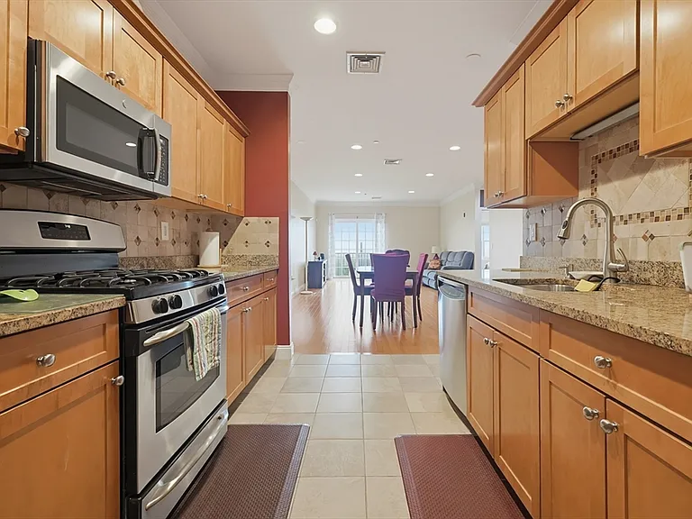142 Bigelow St #304 — Photo 4