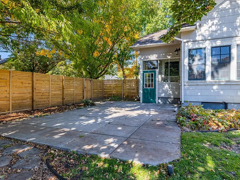 2323 W Regan Ave — Photo 27