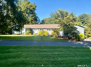 8 Signal Hill Rd, Brookfield, CT 06804