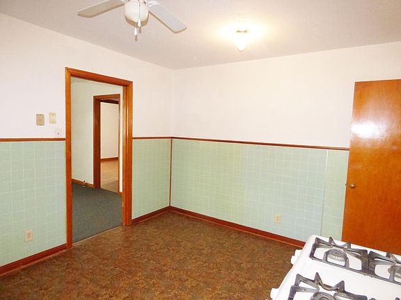 4th image of 615 Sutton Dr