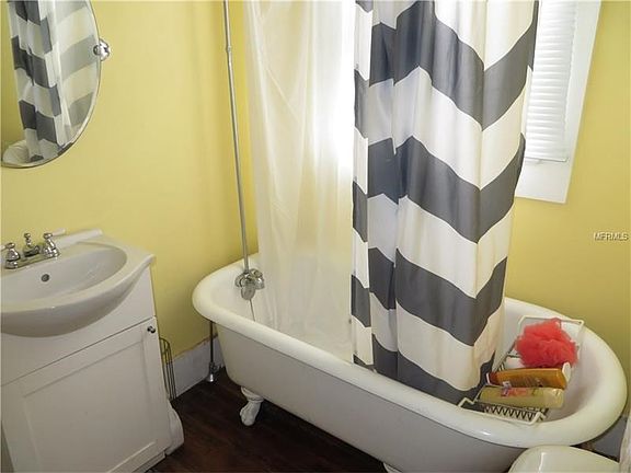 3rd image of 210 Holly Ave