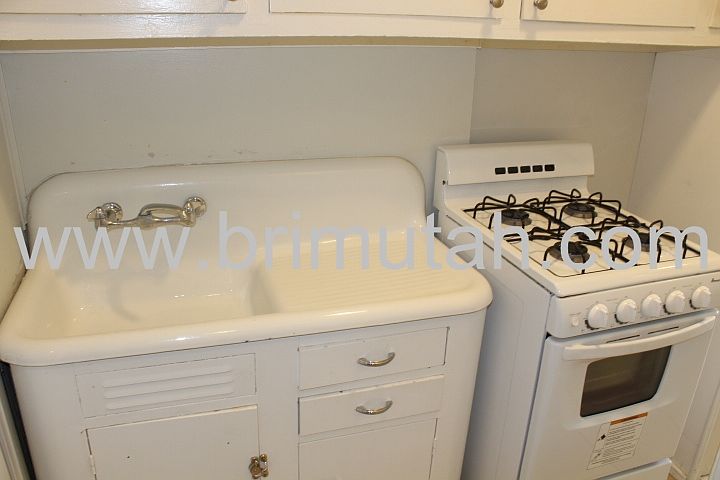 1st image of 658 E 3rd Ave #1
