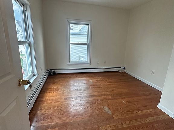 4th image of 45 Exeter St