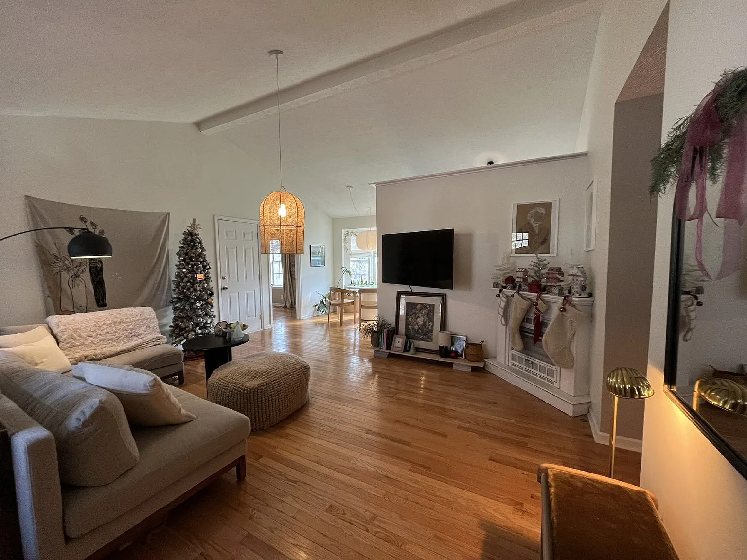 3 bed, 2.0 bath, 1197 sqft, $2,200 — Photo 2