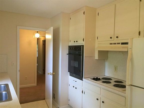 4th image of 3120 Esther Dr